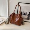 Bolsa Pequena Fashion Retrô Coreana Nova Bolsa Feminina 2025 Bolsa Saco Maillard para o Dia a Dia Bolsa de Ombro de Alto Valor para Mulheres