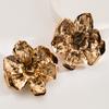 Brincos de flores tridimensionais banhados a ouro antigo plissado de metal transfronteiriço europeu e americano Niche Temperament Retro Fashion Holiday Style Earrings