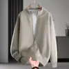 Nuevo Suéter Cardigan de Moda Otoño/Invierno 2026 con Cuello Alto para Hombre, Tejido de Color Sólido, Camisa Base Sencilla y de Corte Holgado