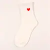 En stock Calcetines Nuevos de Amor para Mujer Absorbentes del Sudor Transpirables Amor Color Sólido Medianos Simples Calcetines de Algodón para Mujer de Moda Calcetines para Mujer del Día de San Valentín