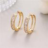 Novo Estilo Luz Luxo High-end Diamond-incrustado Golden Brinco Pequeno Brinco Estilo Coreano Nicho Design Sense Circle Ear Buckle Brincos