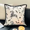 Sofá Minimalista Moderno Preto e Branco Ins Encosto Luxo Leve Zebra Sala de Estar Mesinha de Cabeceira Casa de Temporada Capa de Almofada Vintage Baia Janela Capa de Almofada