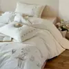 Juego de cuatro piezas fresco y sencillo 100S de algodón peinado con bordado delicado, algodón puro, funda de edredón, sábana y sábana bajera aptos para la piel para otoño e invierno