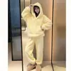Pijama de forro polar coral con capucha para mujer, nuevo estilo otoño e invierno, engrosado y con forro de polar, color amarillo pollito, cálida ropa de casa de corte holgado para damas