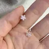 Pendientes mini de circonita imitación flor de cerezo rosa dulce, estilo coreano, simples y versátiles, exquisitos y compactos, adecuados para el cuidado diario del lóbulo de la oreja