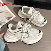 Zapatos de papá para pareja con mecanismo de retroceso 2026 nuevas zapatillas versátiles de otoño para hombres y mujeres, zapatos de mujer de suela gruesa de moda B