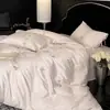 Estilo Ins simples 100% algodão de fibra longa conjunto de quatro peças de algodão bordado fofo desenho animado bordado em toalha roupa de cama
