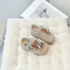Zapatos de Piel para Niñas Colección Primavera 2026, Zapatos Estilo Birkenstock para Niñas Pequeñas, Zapatos Casuales de Rendimiento para Niños, Zapatos Planos con Borlas y Perlas para Bebés