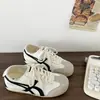 Zapatillas Blancas Casuales para Mujer 2025 Primavera y Otoño Nuevas Populares Planas Versátiles Deportivas Casuales Zapatos con Panel de Cuero