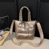 2025 Nuevo Bolso Cubo para Mujer Verano Simple Ligero Algodón Relleno Casual Nuevo Versátil Bolso de Mano Bolso Cruzado