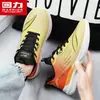Zapatillas de suela gruesa para hombre, nuevo modelo de otoño 2026, zapatos casuales transpirables de punto flyknit con suela blanda, zapatillas para correr al aire libre