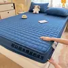 Funda de colchón acolchada antibacteriana Clase A, funda de cama segura para bebés, protector de colchón impermeable a prueba de orina, funda de cama modelo nuevo 2026