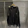Suéter de Punto Deshilachado Nuevo de Otoño 2026 Hombros Descubiertos para Mujer, Aspecto Vintage Único con Dobladillo de Borlas y Detalle de Cadena Suelta