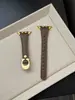 A nova pulseira de couro com fivela em forma de C da Xiaoman Waist é compatível com os Apple Watch Séries 12, 11 e 10.
