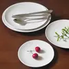 Plato redondo poco profundo de cerámica blanca pura, estilo minimalista moderno, plato de cena, plato de estilo occidental, plato para buffet, plato de cocina para hotel comercial