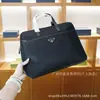 P Bolso Cruzado Triangular con Logo para Hombre Nylon Impermeable Maletín Moda Negocios Exportación Transfronterizo