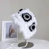 Chapéu de Dança do Leão com Cadarço de Pelo de Coelho para Mulheres, Novo Chapéu de Pescador de Pelúcia Quente para Outono e Inverno, Chapéu Bucket de Tricô Pequeno Versátil para Afinar o Rosto, Tendência