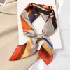 Pañuelo cuadrado pequeño de 70x70cm pañuelo de seda para mujer Primavera Otoño Invierno combinación con camisa decoración profesional pañuelo protector del cuello pañuelo fino