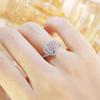 Anillo de amor rosa de lujo ligero coreano para mujer, lleno de diamantes y circonitas, elegante y de alta calidad, con apertura de diamante pastel y forma de gota de agua de princesa.