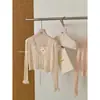 Tricô Curto de Renda para Primavera e Verão 2025 com Cardigã de Saia Camisa de Luxo Acessível Top Único Super Bonito Gentil