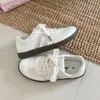 Zapatillas de entrenamiento planas estilo coreano, modelo nuevo otoño 2026, para mujer, transpirables, versátiles, casuales, cómodas, color blanco, modelo popular