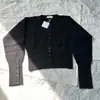 Elegante Conjunto de Primavera Peça Única com Lã, Mesmo Estilo de Os Iris, Silhueta Ajustada, Cardigã Suéter de Tricô Grosso de Manga Longa Branco Creme