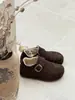Sapatos femininos casuais versáteis estilo retrô coreano mollykiki 2026 novos confortáveis com sola macia forrados com lã e bico dividido tipo Birkenstock