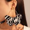 Pendientes de Tela Retro con Rayas de Cebra y Círculos Geométricos Estilo Exagerado de Nicho Europeo y Americano Pendientes de Alta Gama para Mujer