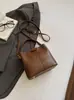 Bolsa Feminina Estilo Coreano, Grande Capacidade, Bolsa Saco Versátil para o Dia a Dia, Bolsa de Ombro Retrô, Design de Nicho, Bolsa de Mão Transversal