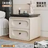 Mesita de Noche Estilo Vintage Crema Madera Maciza Ultradelgada Modelo Nuevo 2026 Gabinete de Almacenamiento Pequeño de Noche para Dormitorio del Hogar de Gama Alta