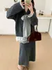Nueva Colección Otoño/Invierno 2026: Suéter de punto con cuello en V y lazo de encaje patchwork + Conjunto de dos piezas de falda de punto de cintura alta para mujer