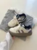 Zapatillas casuales cómodas populares para mujer, nuevas populares de otoño 2026, versátiles, de suela gruesa, que aumentan la altura, con cordones, ligeras
