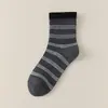 Calcetines para otoño e invierno, rayas retro, versátiles, estilo japonés, estudiante, casual, calcetines deportivos, pareja, sencillos, algodón, calcetines de media pantorrilla