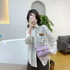 Bolso Cuadrado Pequeño de Moda con Bordado de Patrón de Diamantes Nuevo Producto 2026 Tendencia Japonesa y Coreana Bolso Cruzado para Mujer con Cadena y Etiqueta para Reventa