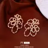 Brincos de Flor Vazada com Zircônia em Prata Banhada a Ouro Real 18K Brincos Personalizados Exquisitos Brincos de Luxo Leve de Alta Qualidade para Mulheres
