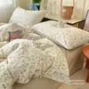 Juego de ropa de cama de cuatro piezas de algodón puro con estampado floral pastoral funda de edredón sábana para cama temporada universal todo algodón estilo fresco estilo sábana bajera