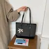 Bolso tote grande de dos tonos simple para la escuela, el trabajo y los desplazamientos, nuevo bolso de hombro versátil de moda 2026, bolso grande