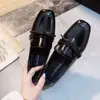 Sapatos Retro de Couro com Solado Macio Estilo Britânico Versáteis para Mulheres, Nova Moda Primavera 2025 Sapatos de Salto Baixo, Sapatos Femininos de Salto Médio com Bico Quadrado