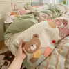 Juego de ropa de cama de Clase A de cuatro piezas, modelo nuevo 2026, sábana bajera, funda de edredón, universal para todas las estaciones, juego de tres piezas para dormitorio de estudiante 4