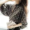 Blusa casual holgada adelgazante de diseño nuevo para primavera y verano con estampado floral pequeño estilo francés y mangas tipo linterna, camisa de gasa para mujer