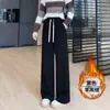 Calça Larga de Lã de Cordeiro Sintética Preta para Mulheres, Novo Estilo Outono/Inverno 2026, Chenille Espessado e Forrado com Lã, Calça Reta Casual Emagrecedora