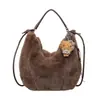 Bolsa de mão de alta qualidade com pelo sintético de grande capacidade para mulheres, nova moda de inverno 2026, bolsa de ombro versátil, adequada para trabalho e deslocamento, bolsa tote