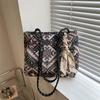 Bolso de gran capacidad con estampado étnico, estilo vintage, tejido, bordado, de seda, para el hombro, informal, para compras, grande y portátil.