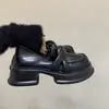 Zapatos de mujer de cuero con suela gruesa estilo francés, nuevo modelo de otoño 2026, populares en línea, cómodos mocasines sin cordones con correas, estilo británico