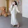 Conjunto de Vestido de Maternidad Nuevo Primavera 2026: Conjunto Elegante Coreano de Dos Piezas para Mujeres Embarazadas: Cárdigan de Punto Acanalado Hueco y Vestido de Tirantes