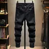 Jeans negros de alta gama para hombre, marca de moda, nuevo estilo otoño e invierno 2022, pantalones ajustados skinny casuales versátiles elásticos