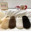 Pantuflas peludas estilo chino para usar en exteriores, nueva colección de invierno 2026, de suela gruesa, versátiles, forradas de felpa para abrigar, diseño sin cordones y con punta cerrada.