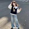 Estilo Coreano Casual Doce Fofo Camisa com Gola de Boneca Colete de Urso Jeans com Personalidade da Moda Conjunto de Três Peças para Primavera e Outono