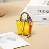Novo Pingente de Bolsa da Moda, Chaveiro de Couro de Alta Qualidade para Carro, Bolsa Criativa Fofa para Fones de Ouvido, Acessórios para Bolsa Feminina