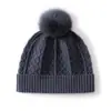 Gorro de cachemira de punto trenzado de color liso, unisex, cálido y grueso, con pompón y diseño que cubre las orejas